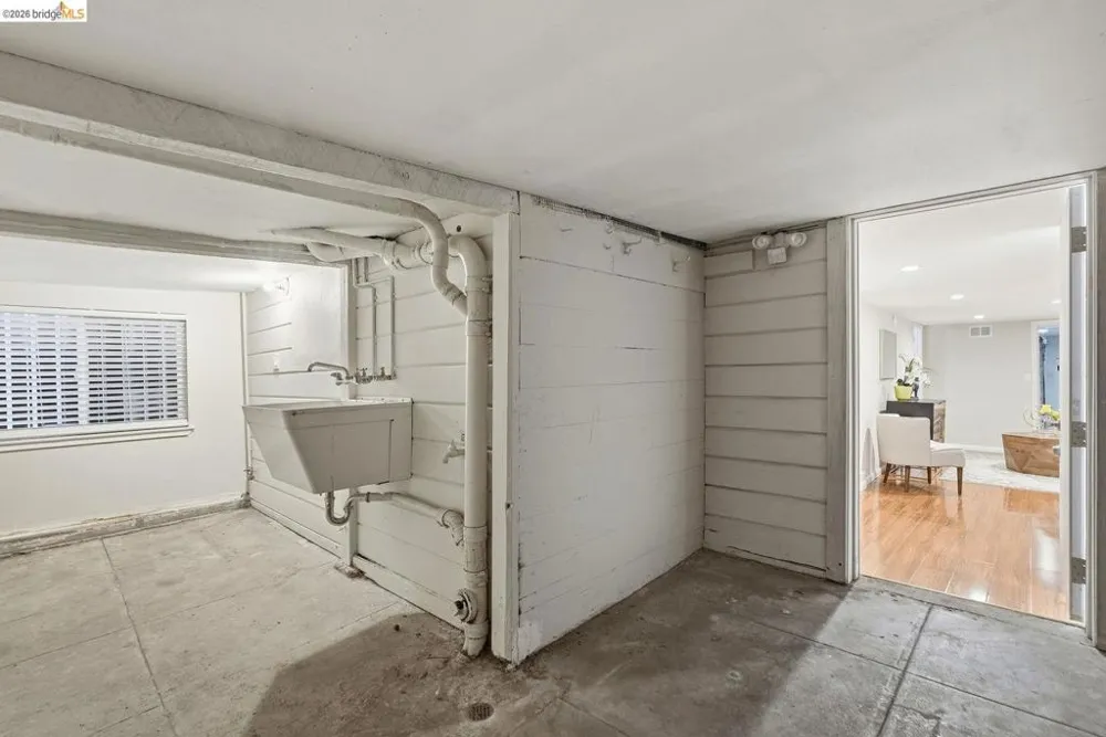 560 45th ST Oakland, CA 94609
