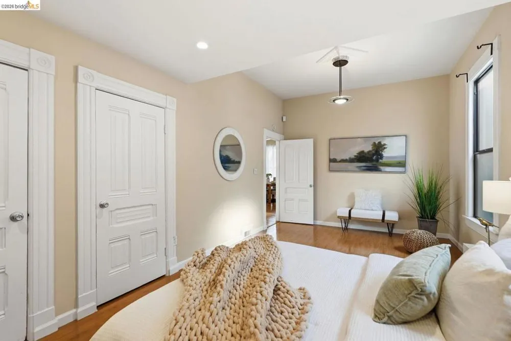 560 45th ST Oakland, CA 94609