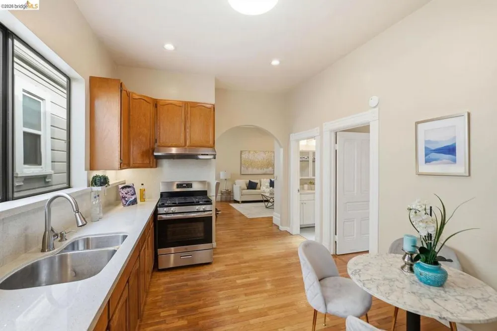 560 45th ST Oakland, CA 94609