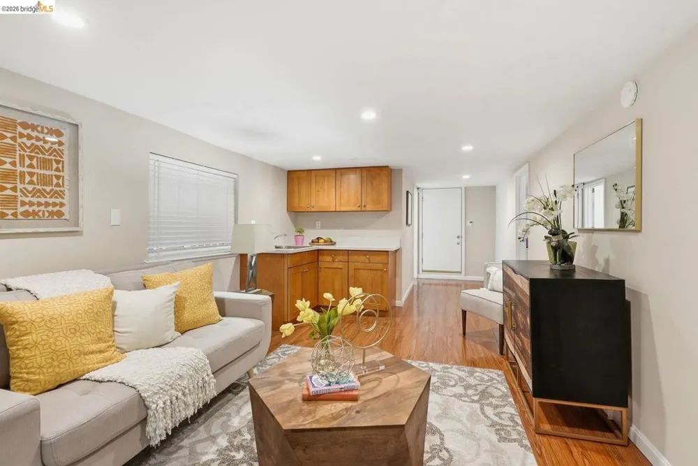 560 45th ST Oakland, CA 94609