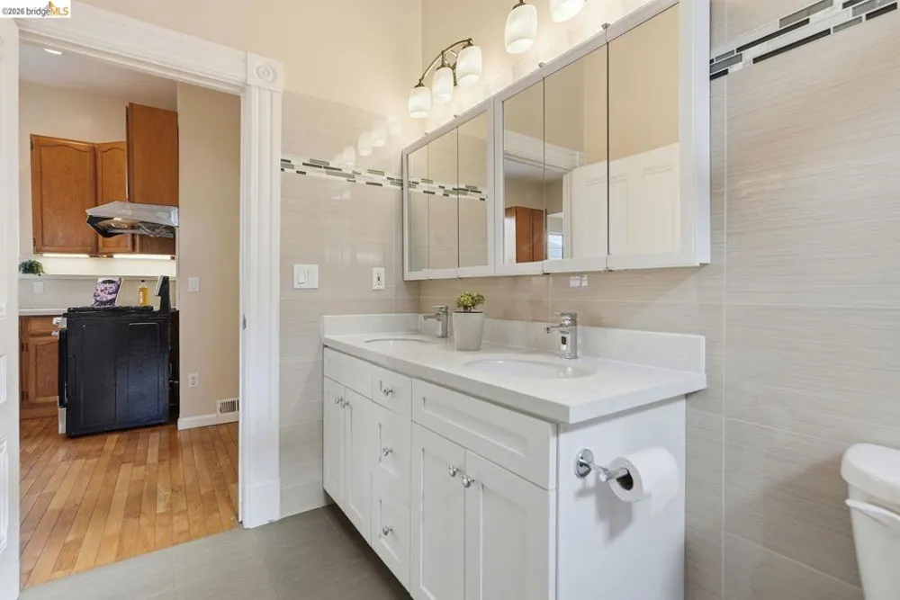 560 45th ST Oakland, CA 94609