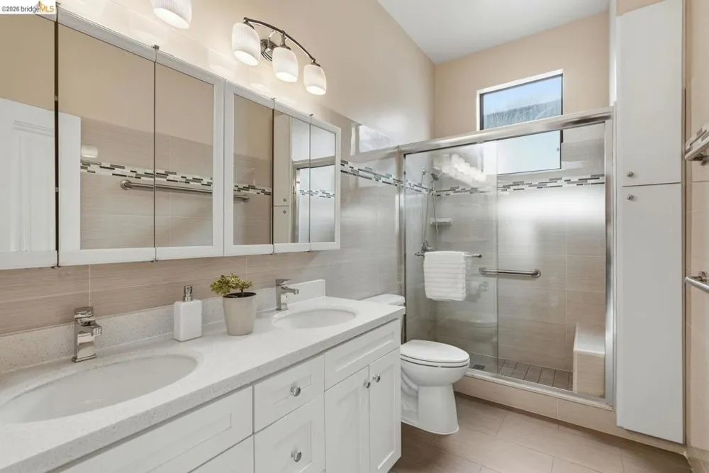 560 45th ST Oakland, CA 94609