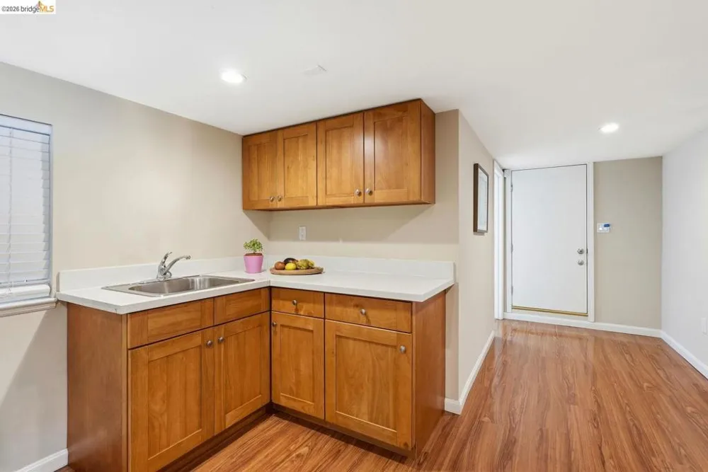 560 45th ST Oakland, CA 94609
