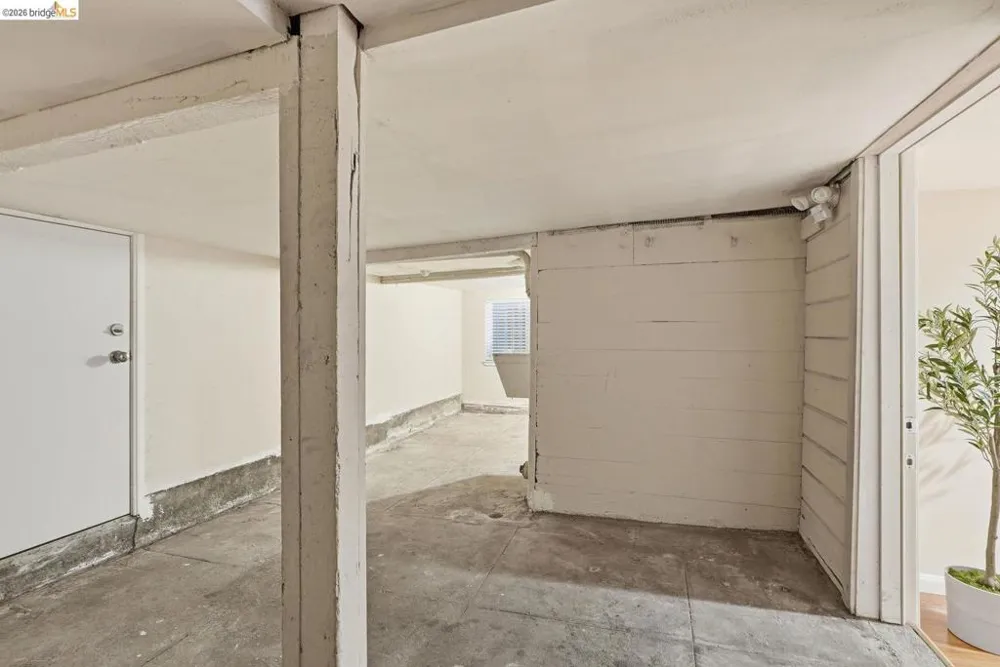 560 45th ST Oakland, CA 94609