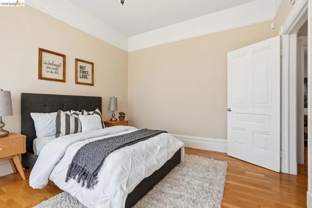 560 45th ST Oakland, CA 94609