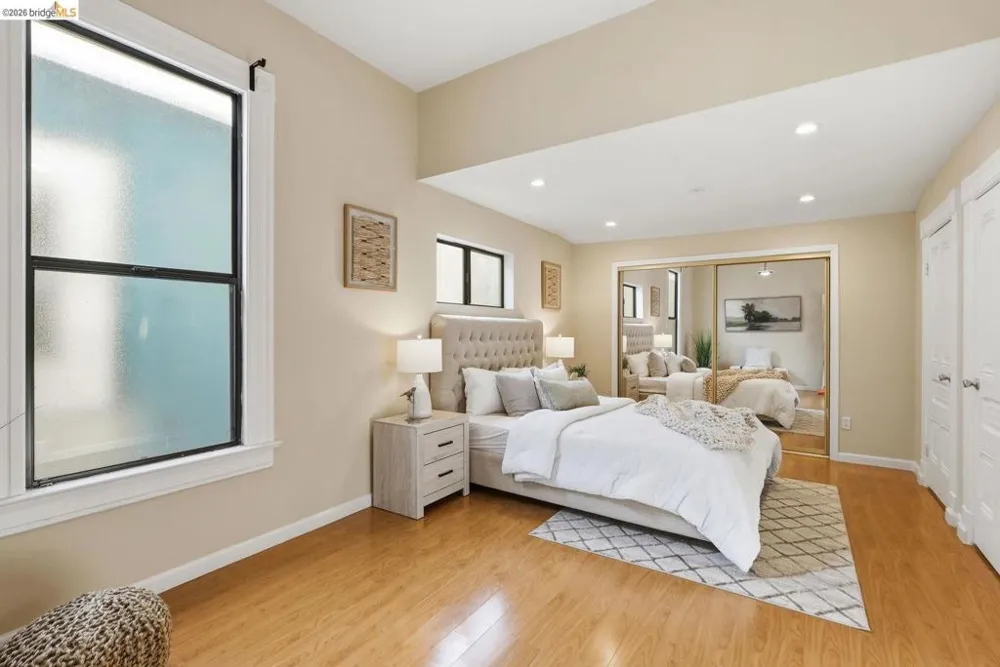 560 45th ST Oakland, CA 94609