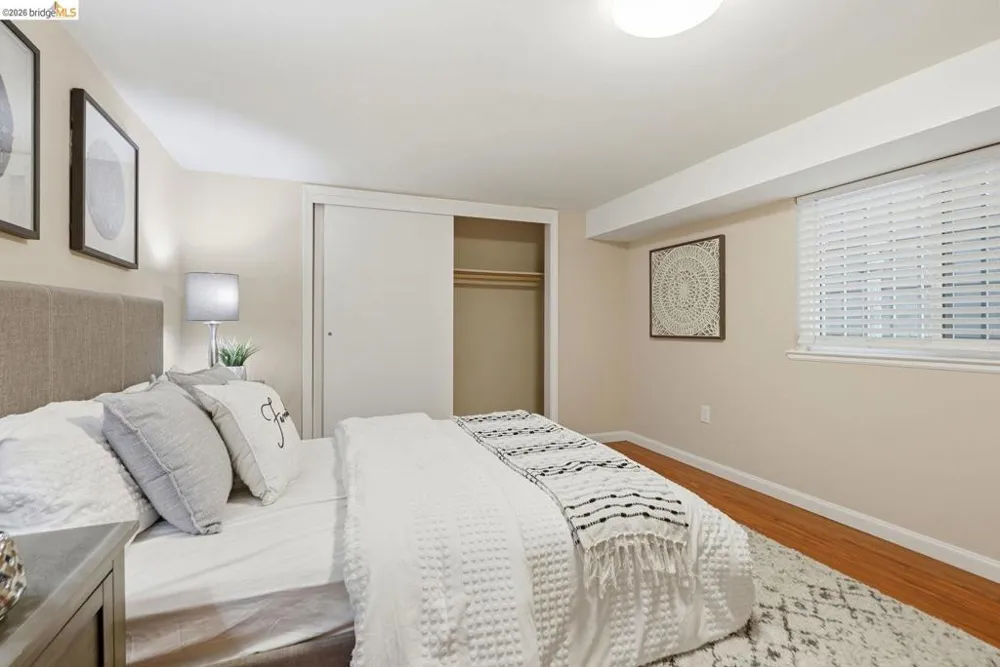 560 45th ST Oakland, CA 94609