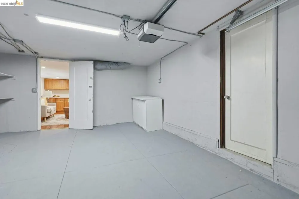 560 45th ST Oakland, CA 94609