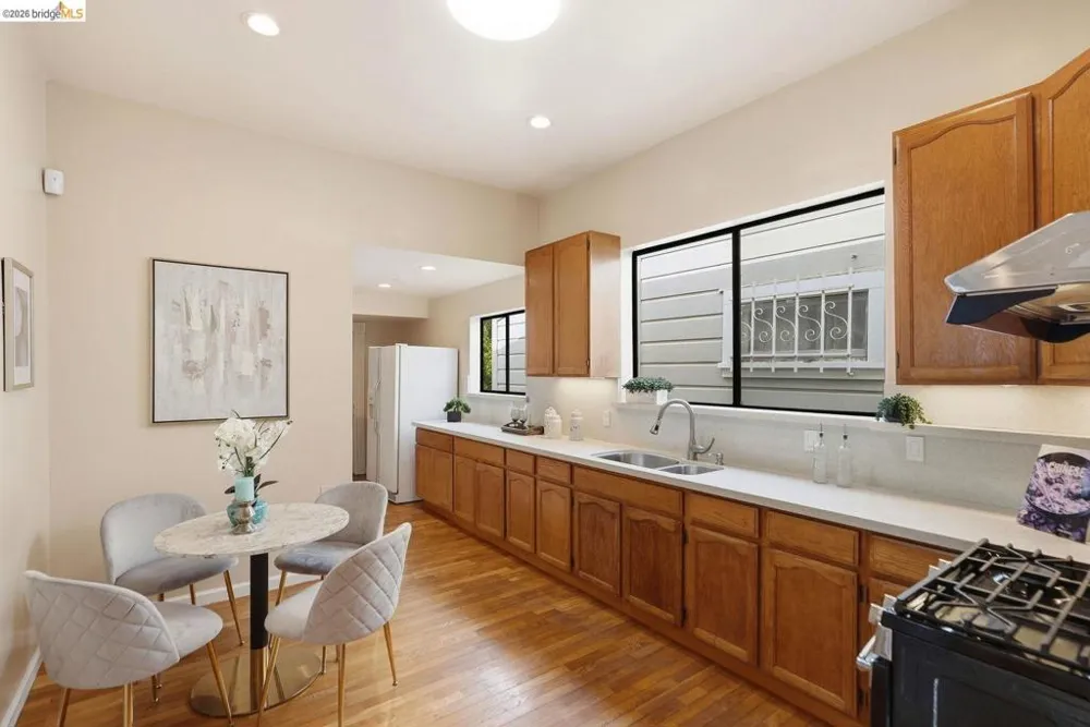 560 45th ST Oakland, CA 94609