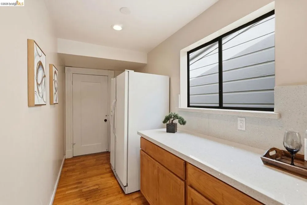 560 45th ST Oakland, CA 94609