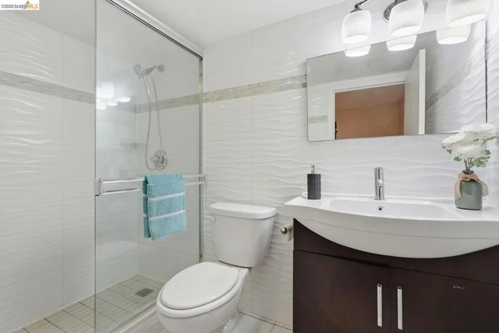 560 45th ST Oakland, CA 94609