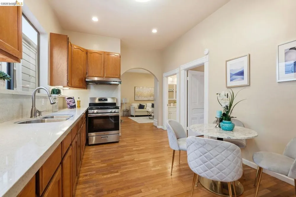 560 45th ST Oakland, CA 94609