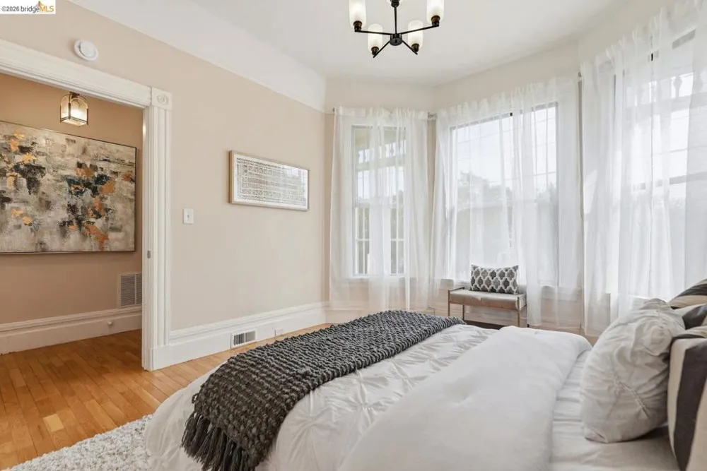 560 45th ST Oakland, CA 94609