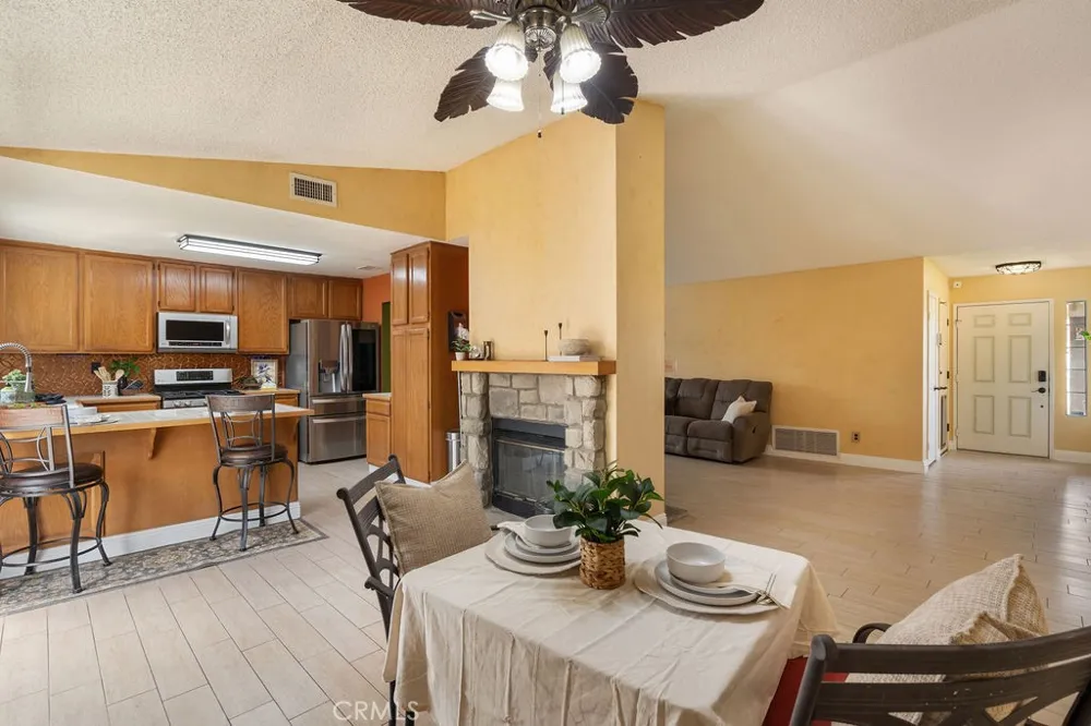2569 W Plaza Serena Drive Rialto, CA 92377