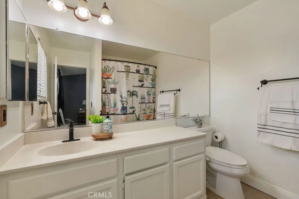 2569 W Plaza Serena Drive Rialto, CA 92377