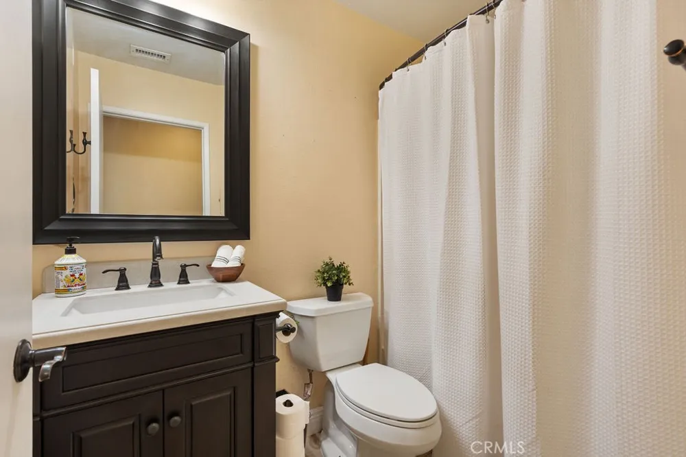 2569 W Plaza Serena Drive Rialto, CA 92377