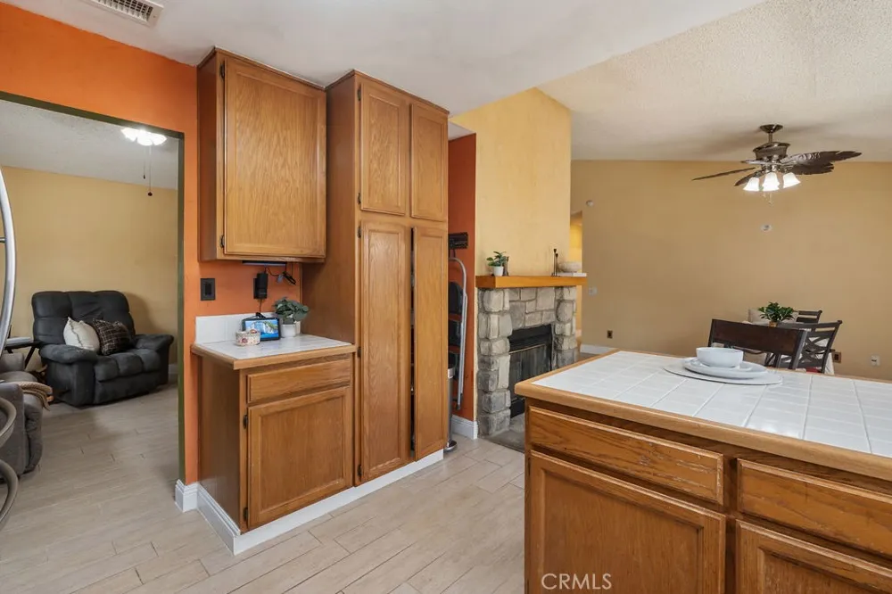2569 W Plaza Serena Drive Rialto, CA 92377