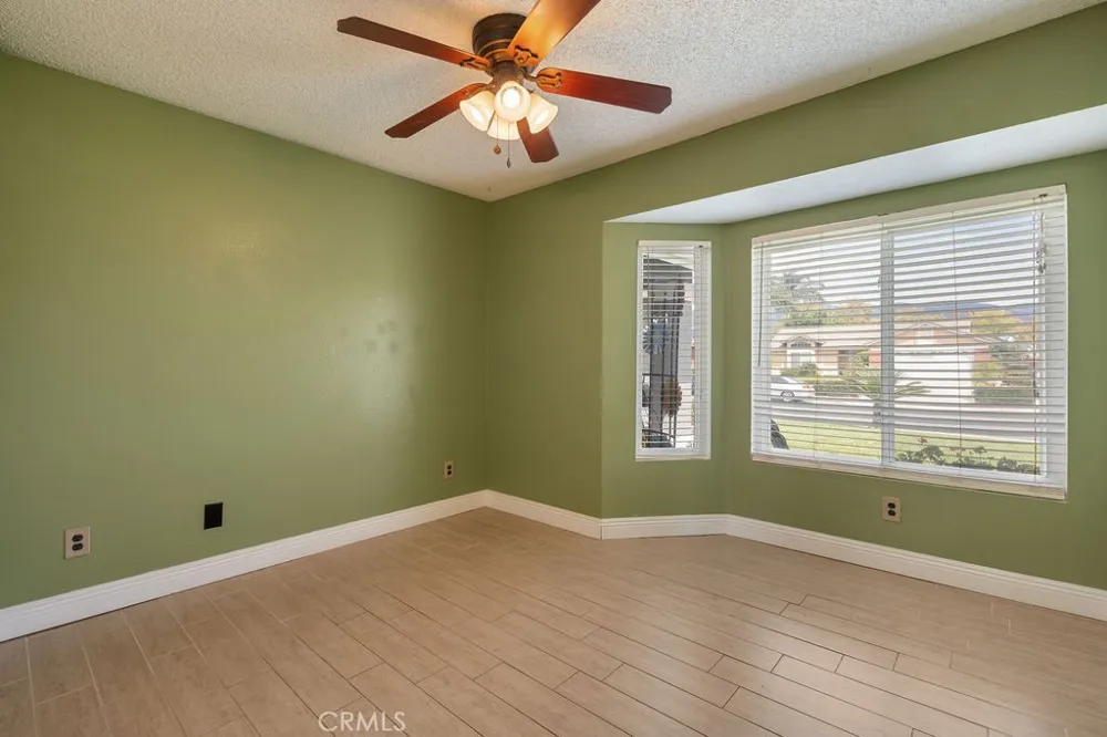 2569 W Plaza Serena Drive Rialto, CA 92377