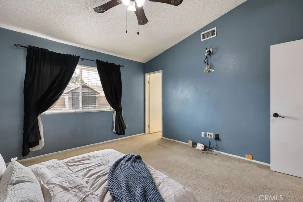 2569 W Plaza Serena Drive Rialto, CA 92377
