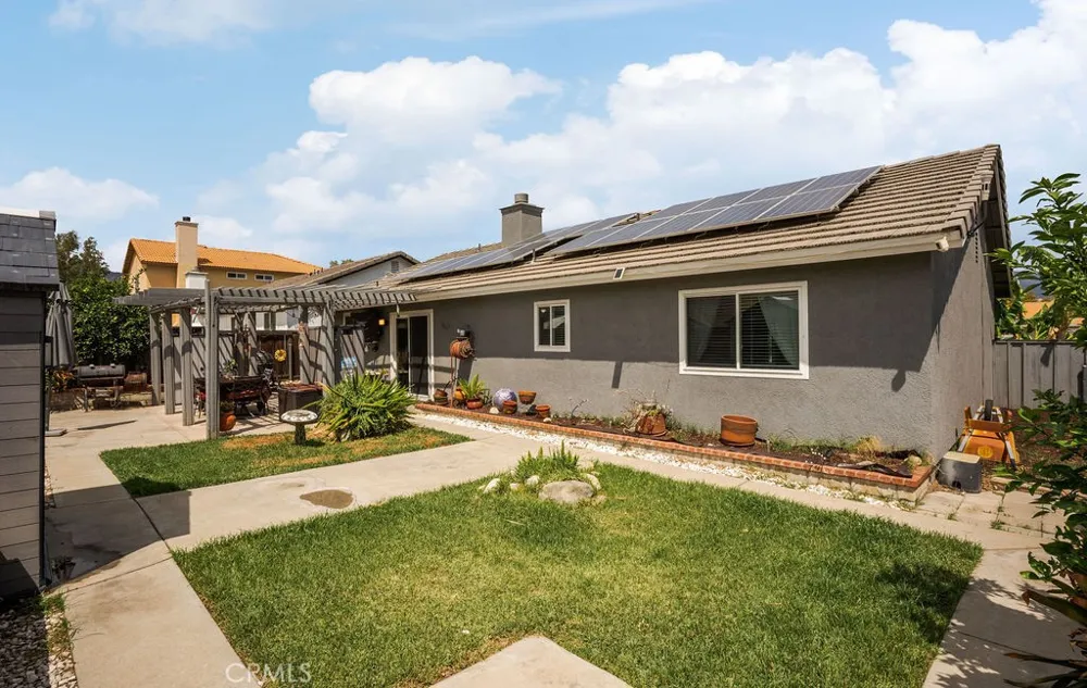 2569 W Plaza Serena Drive Rialto, CA 92377