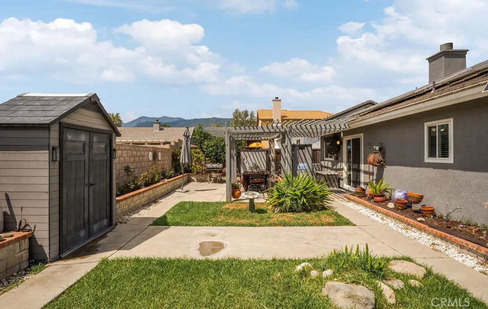 2569 W Plaza Serena Drive Rialto, CA 92377