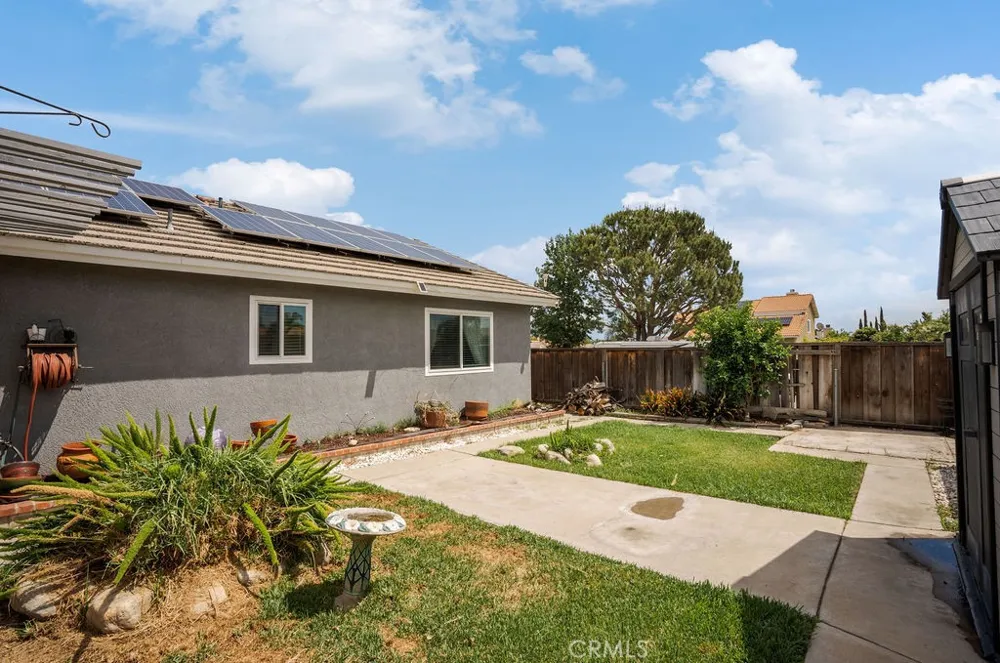 2569 W Plaza Serena Drive Rialto, CA 92377