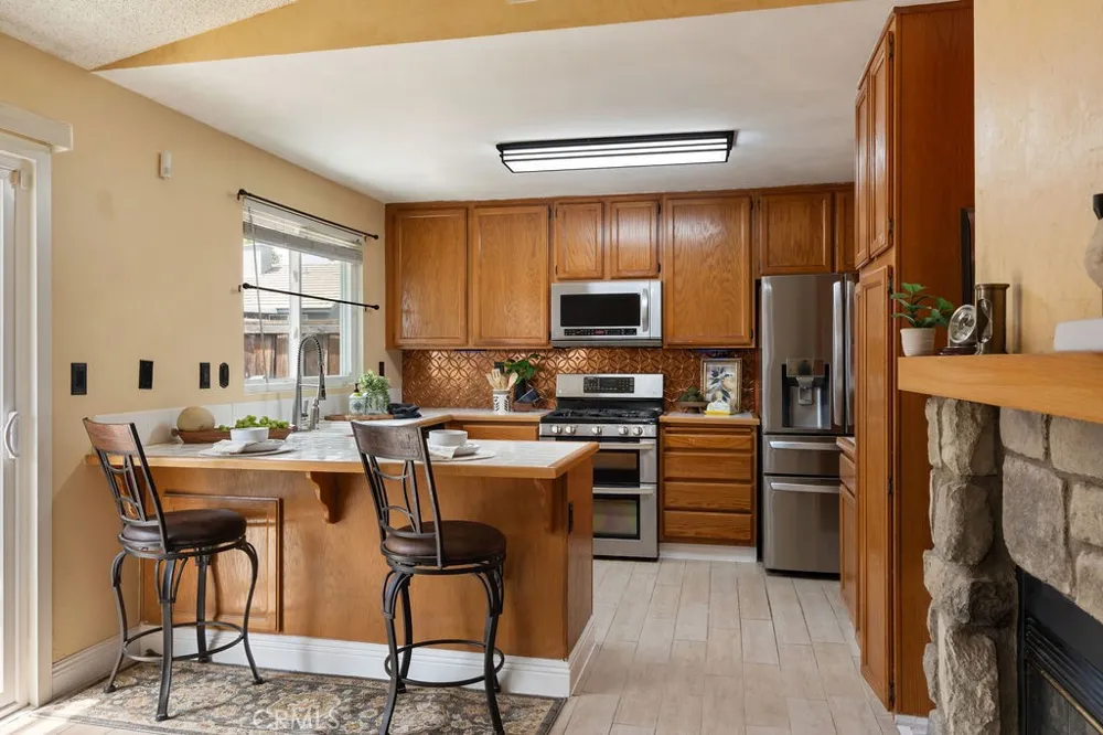 2569 W Plaza Serena Drive Rialto, CA 92377