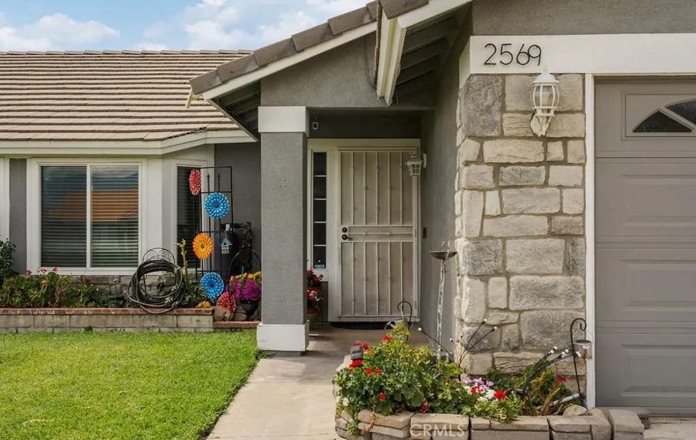 2569 W Plaza Serena Drive Rialto, CA 92377