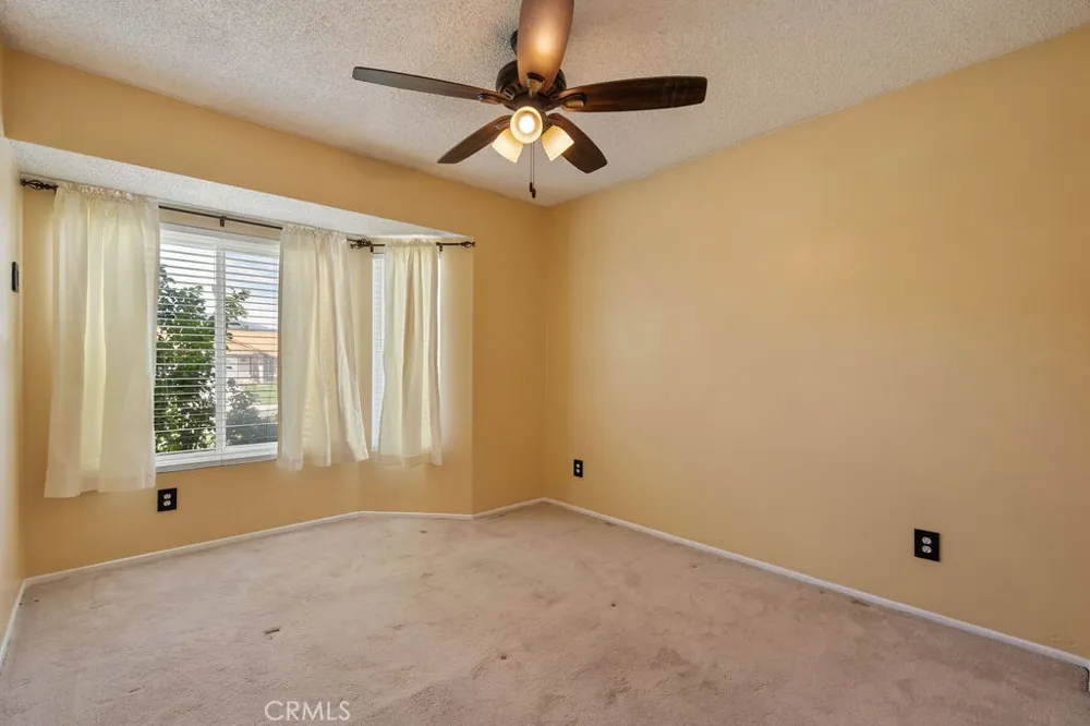 2569 W Plaza Serena Drive Rialto, CA 92377