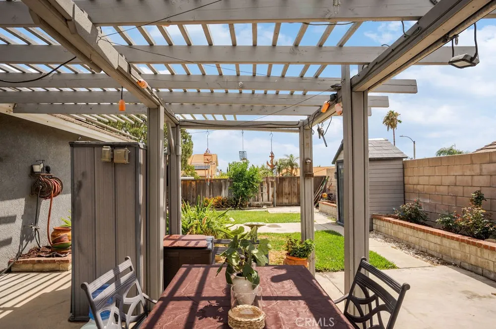 2569 W Plaza Serena Drive Rialto, CA 92377