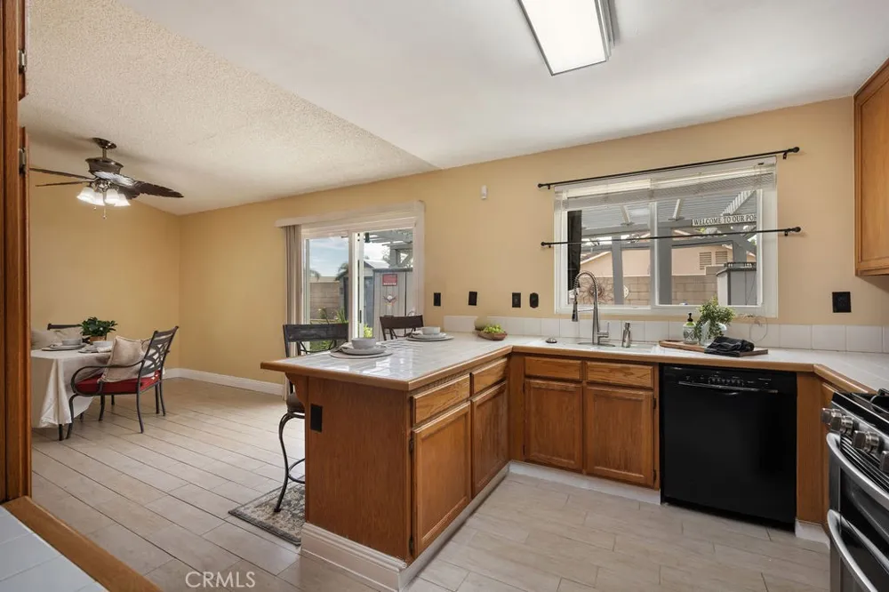 2569 W Plaza Serena Drive Rialto, CA 92377