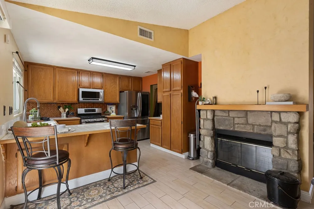 2569 W Plaza Serena Drive Rialto, CA 92377