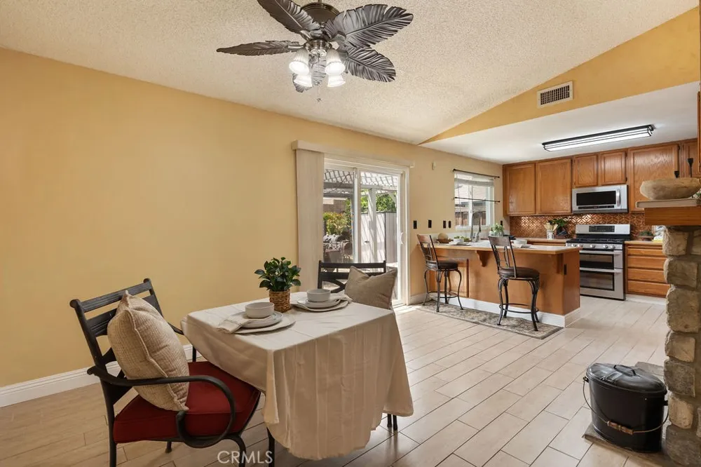 2569 W Plaza Serena Drive Rialto, CA 92377