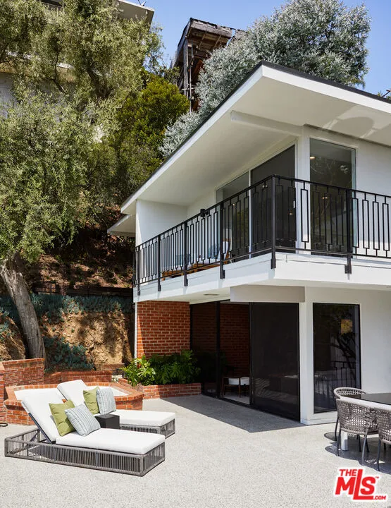 1341 Sierra Alta Way Los Angeles, CA 90069
