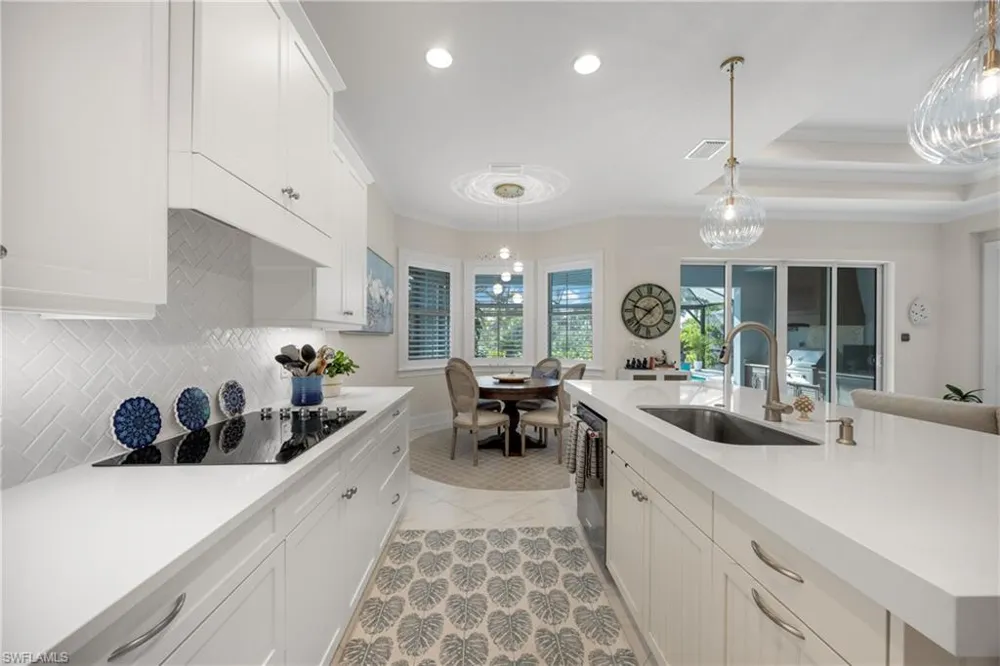 6472 Arriba Avenue Naples, FL 34113