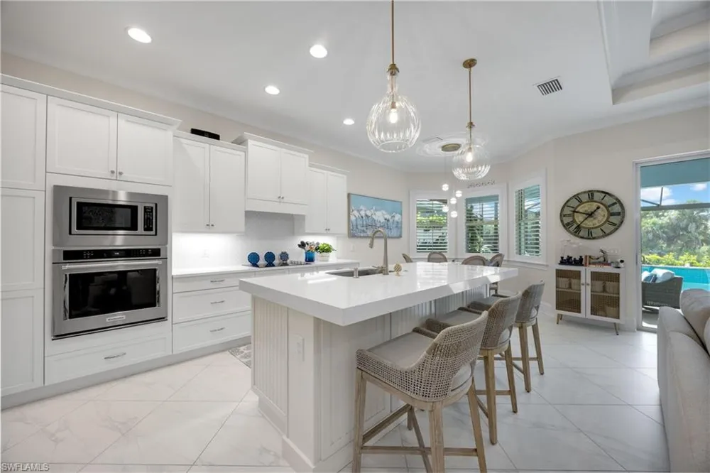 6472 Arriba Avenue Naples, FL 34113