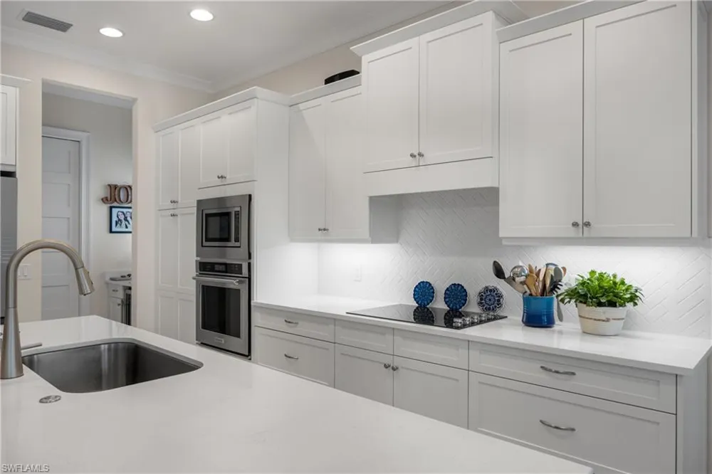 6472 Arriba Avenue Naples, FL 34113