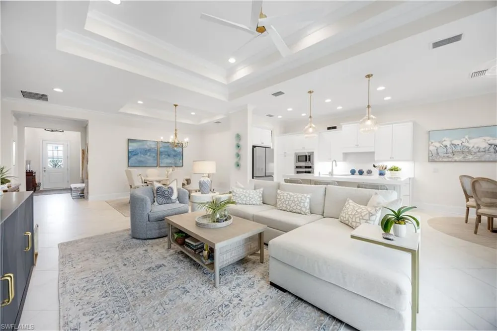 6472 Arriba Avenue Naples, FL 34113
