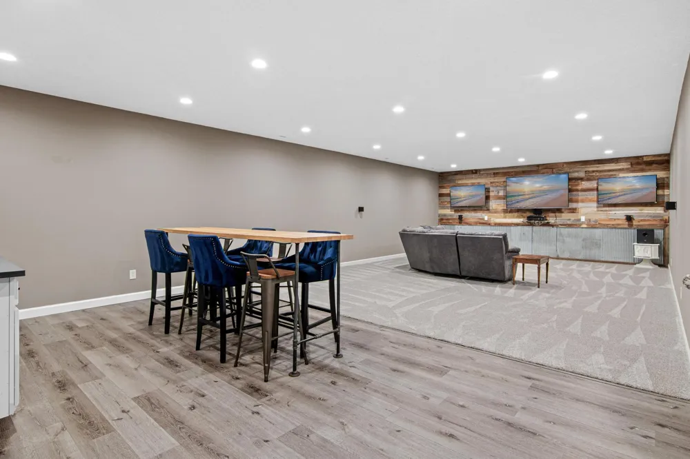 9189 Plymouth Road Woodbury, MN 55129