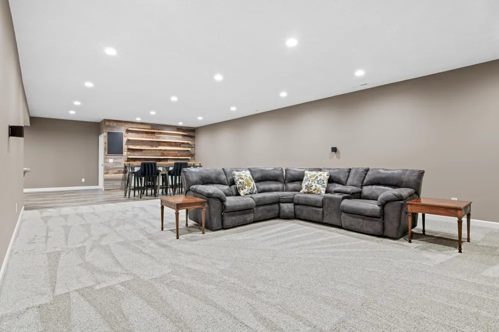 9189 Plymouth Road Woodbury, MN 55129