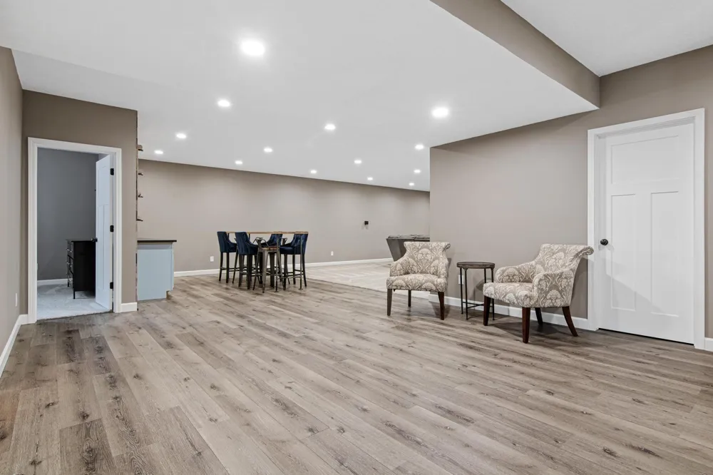 9189 Plymouth Road Woodbury, MN 55129