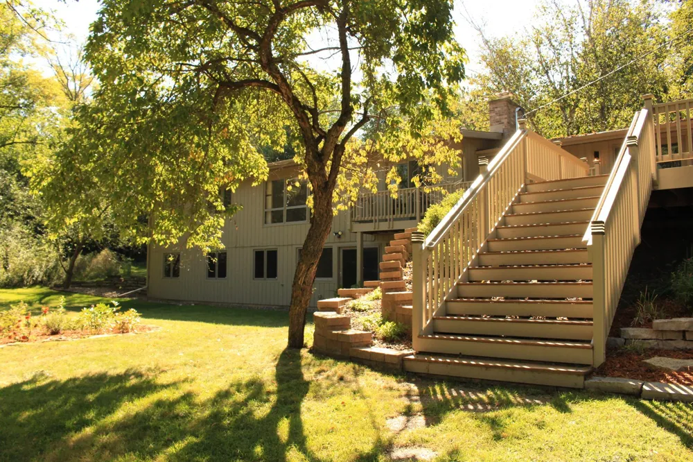 2010 Merrihills Drive SW Rochester, MN 55902