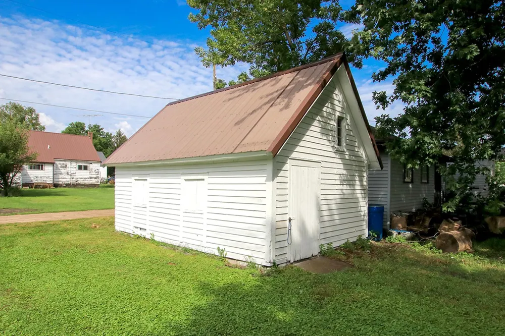 826 Bradley Avenue Gibbon, MN 55335