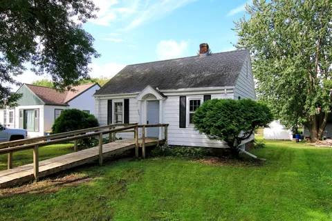 826 Bradley Avenue