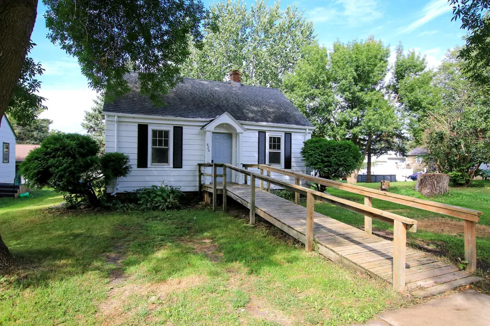 826 Bradley Avenue Gibbon, MN 55335