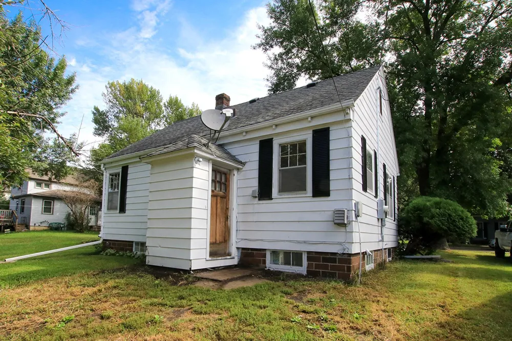 826 Bradley Avenue Gibbon, MN 55335