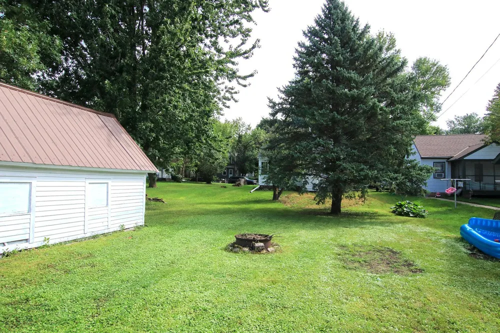 826 Bradley Avenue Gibbon, MN 55335
