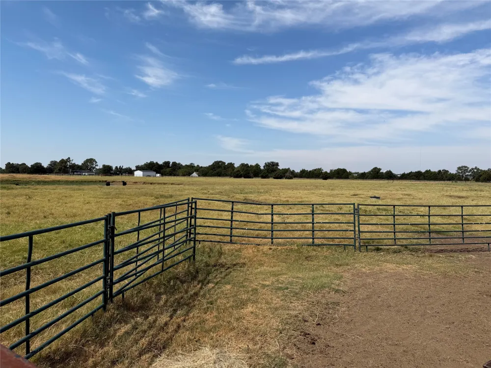 215 Batey Collinsville, TX 76233