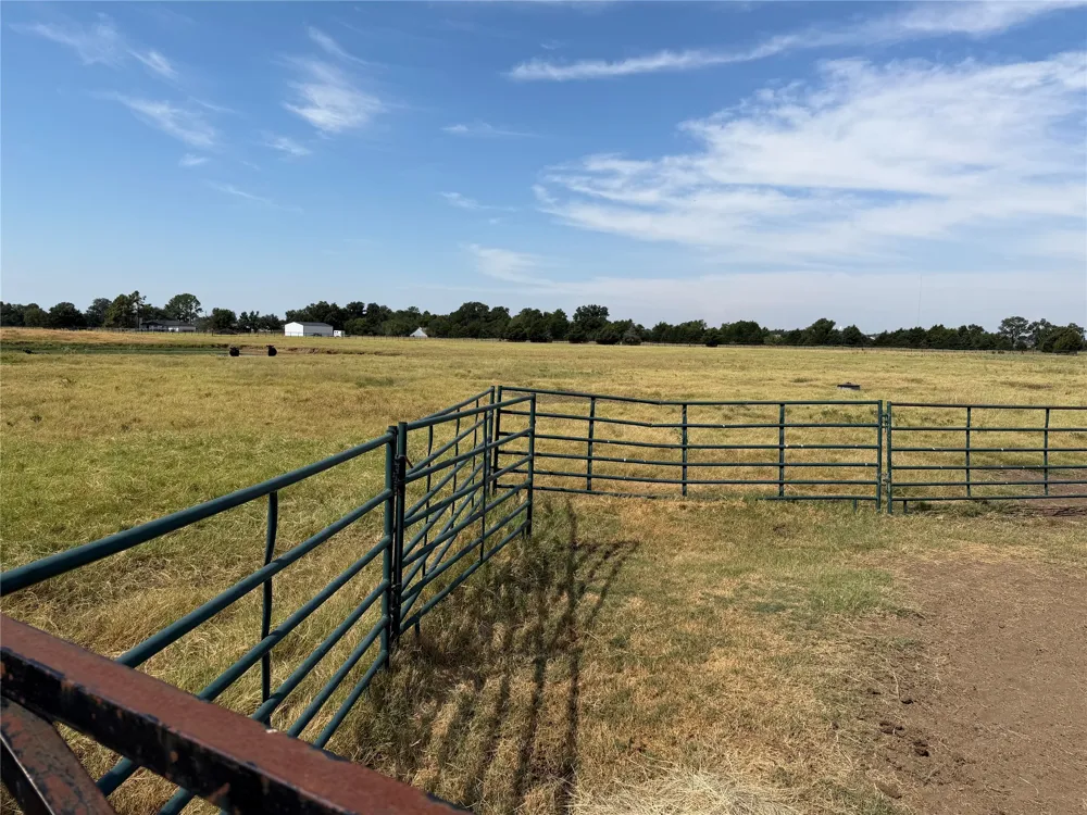 215 Batey Collinsville, TX 76233