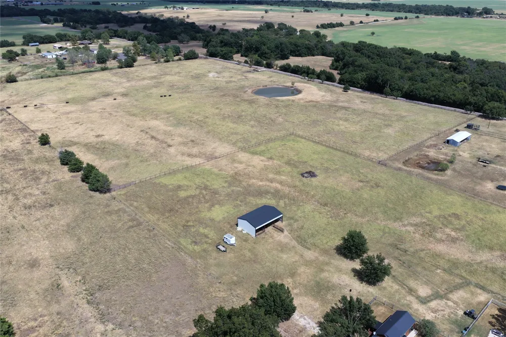215 Batey Collinsville, TX 76233